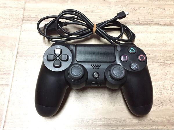 ★美品即決★PS4 SONY純正品 コントローラー デュアルショック4 後期型 ケーブル付 ブラック★