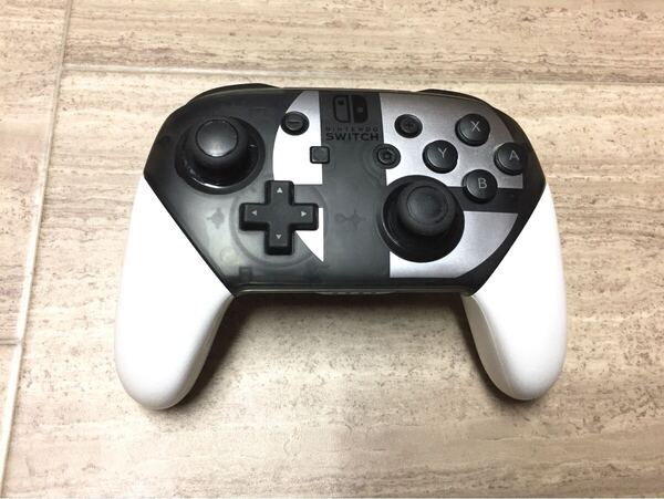☆美品即決☆ ニンテンドースイッチ Proコントローラー プロコン ☆限定カラー大乱闘スマッシュブラザーズ☆