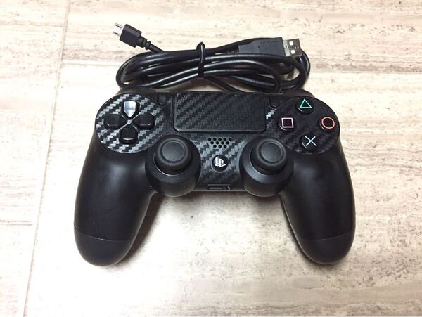 ★動作良品即決★PS4 SONY純正品 コントローラー デュアルショック4 ブラック ケーブル付き カーボン柄