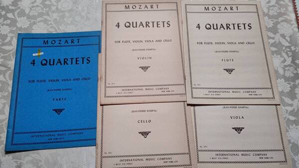 522-12 輸入洋書 楽譜 パート譜(フルート、バイオリン、ビオラ、チェロ)モーツァルト フルート四重奏曲4曲 K285,285a,285b,298