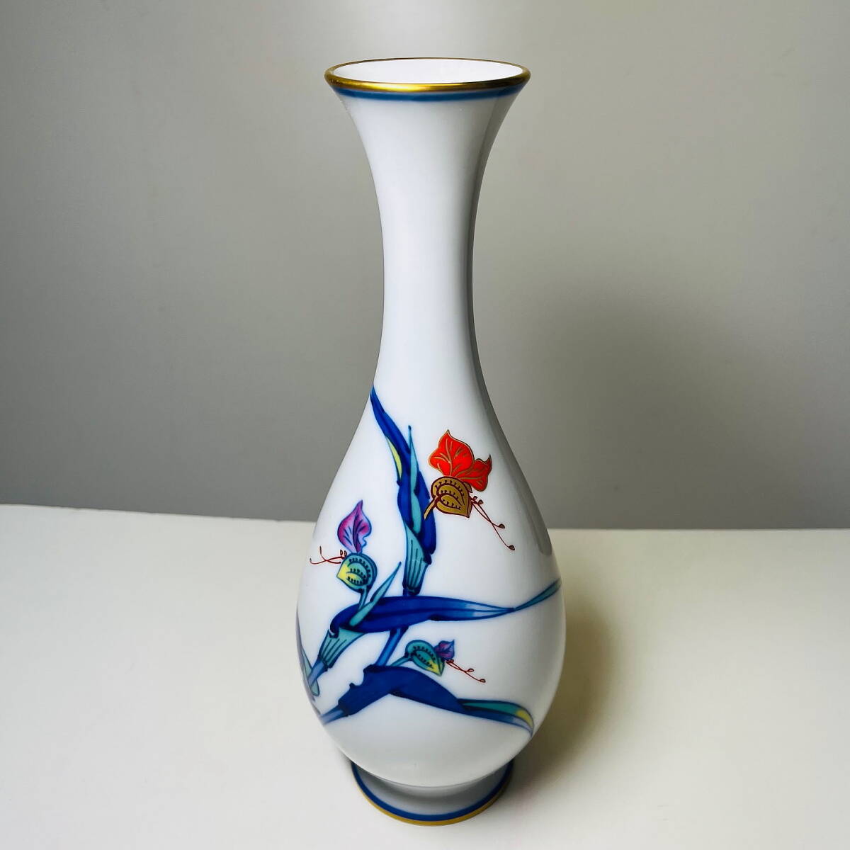 香蘭社 花瓶 花器 金彩 蘭 木箱入り 高さ29.5cm 香蘭社 花瓶 花器 金彩 蘭 木箱入り 高さ29.5cm(2025年最新