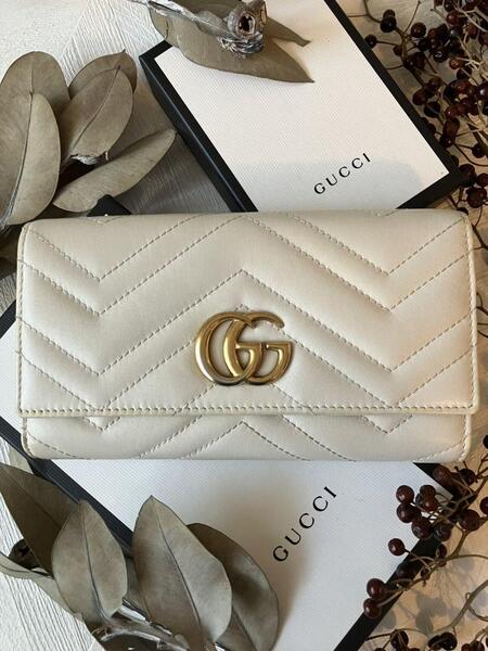 GUCCI GGマーモント キルティング 二つ折り 長財布 アイボリー