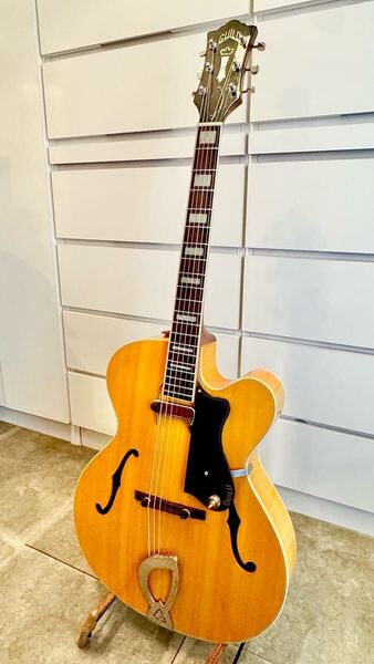 Guild A-150 Savoy