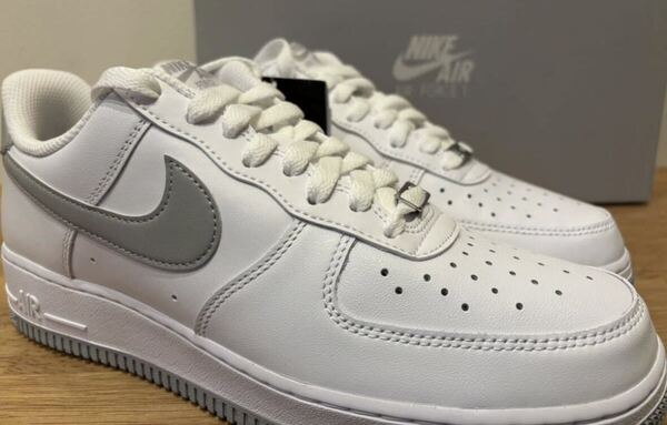 即決27cm NIKE AIR FORCE1 '07 White/Light Smoke Greyナイキ エアフォース1 '07 ホワイト/ライトスモークグレー 新品 FJ4146-100