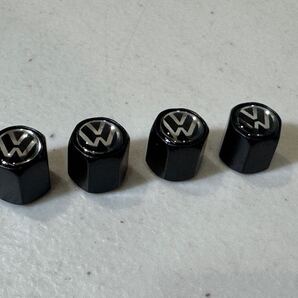 黒 VW フォルクスワーゲン エアバルブキャップ 検索 ゴルフ ニュービートル ワーゲンバス ティグアン ポロ T-Cross トゥーラン