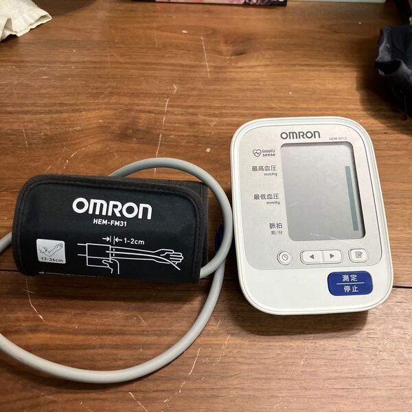OMRON 血圧計 HEM-8713 オムロン 上腕式血圧計 自動電子血圧計 上腕式 電池式 ヘルスケア 健康器具 血圧計
