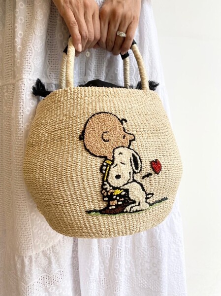 ほぼ未使用 【 完売品 】ヴィオラドーロ VIOLAd’ORO スヌーピー ハグ かごバッグ V-8527 natural x hug アバカ素材 マルシェバッグ カゴ