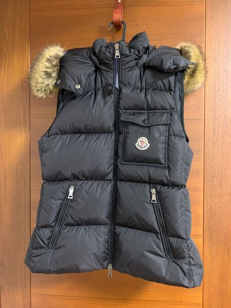 美品 モンクレール bairon 3 ブラック ダウンベスト moncler ファー