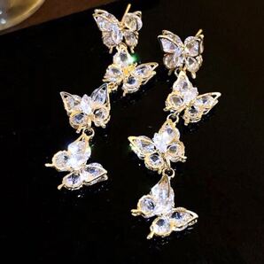 バタフライ 蝶々★揺れるピアス★ビジューピアス 新品 ラインストーンピアス ジルコニアピアス ロングピアス 人工ダイヤモンドピアス