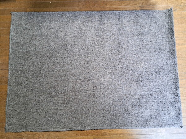 グレーカーペット約140cm x 100cm