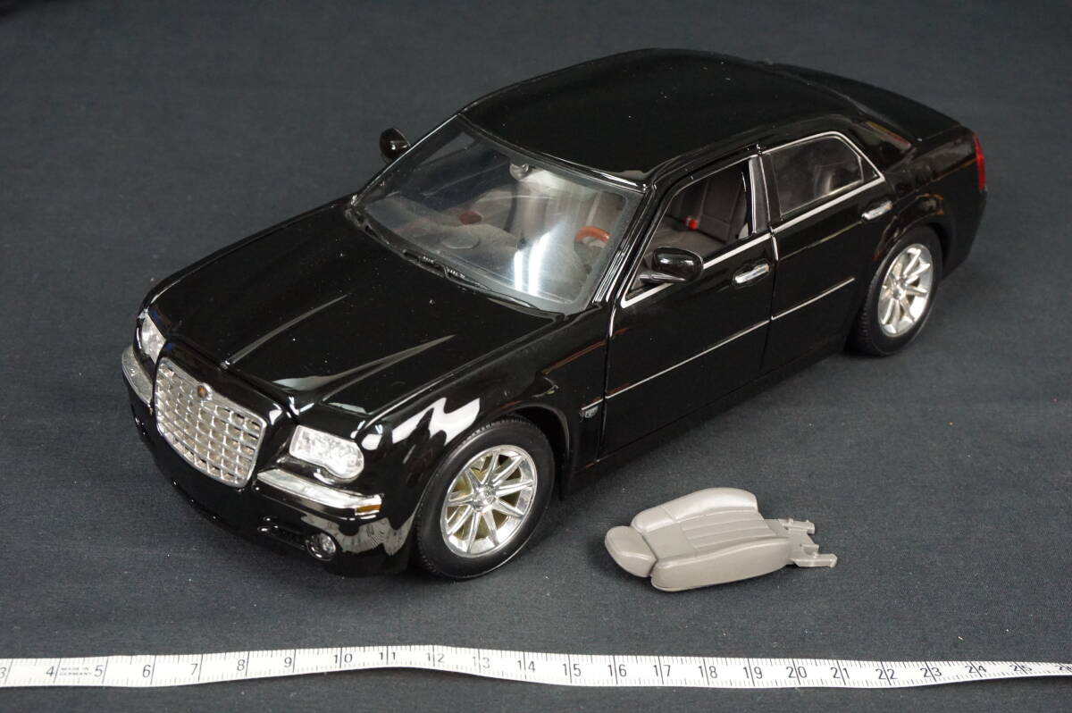Amazon | 美品1/18 Chrysler 300C HEMI 黒色ブラック