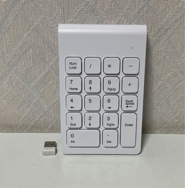 705i2908 ワイヤレステンキー、USBレシーバー付き2.4GHzポータブルテンキー、人間工学に基づいた軽量外部テンキー、ラップトップ、PC