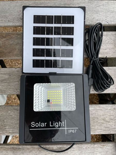 屋外防水LED投光器、ソーラー充電LED、センサーLEDライト、庭ライトLED、ガーデンLEDライト