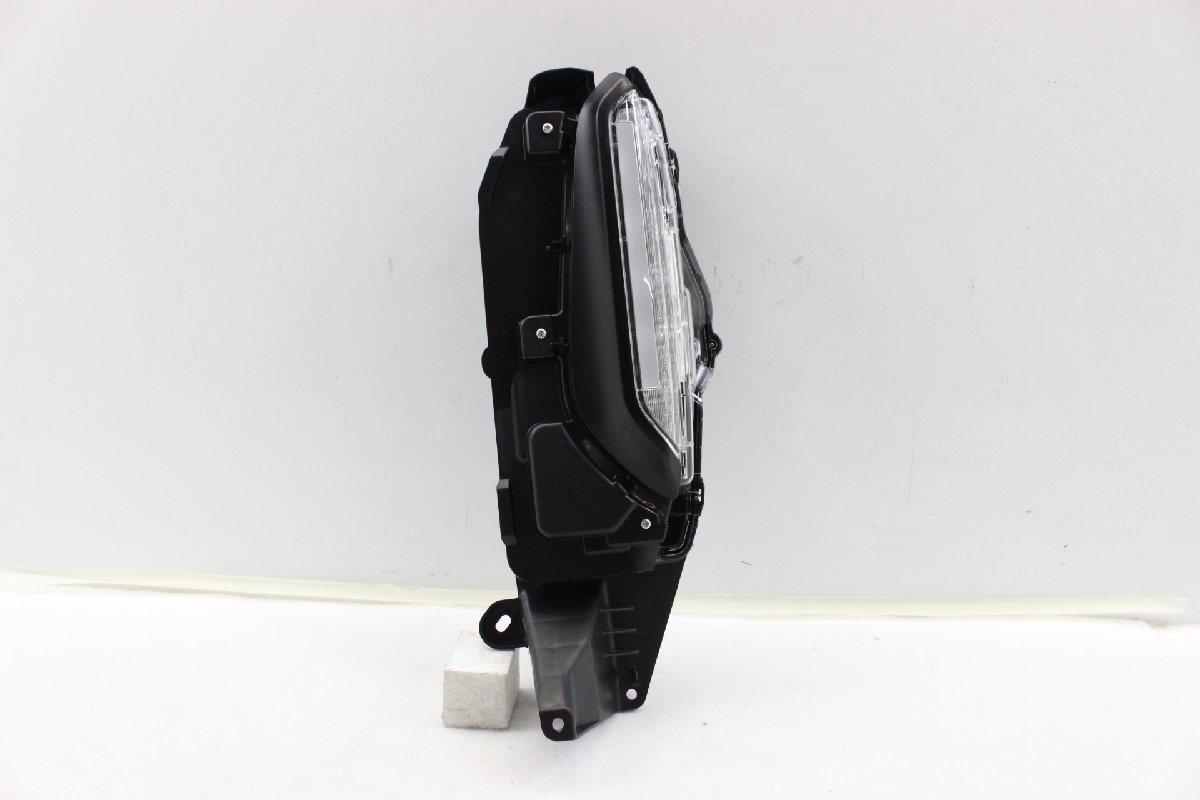 ヤリスクロス　MXPJ/MXPB 純正 デイライト KOITO 52-328 ヤリスクロス MXPB10/MXPB15/MXPJ10/MXPJ15 純正 左デイライト