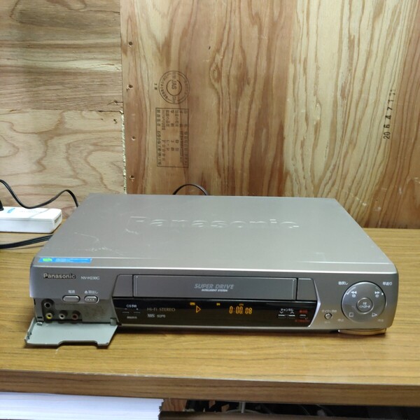 送料無料(1140)Panasonic パナソニック ビデオデッキ VHSビデオデッキ NV-H230G
