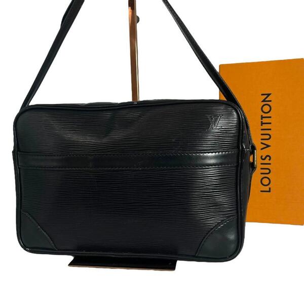 鑑定済☆ルイヴィトン LOUIS VUITTON エピ トロカデロ ショルダーバッグ ブラック 黒 クロスボディ