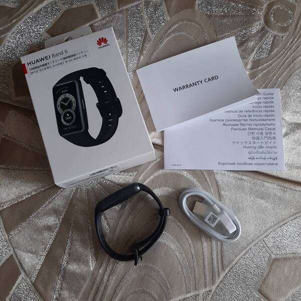 新品 開封済 HUAWEI Band 6 スマートウォッチ ウェアラブル KGK04