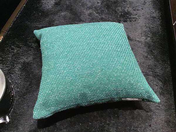 極美品 カッシーナ購入 KVADRAT/RAF SIMONS クヴァドラ/ラフシモンズ クッション 45x45