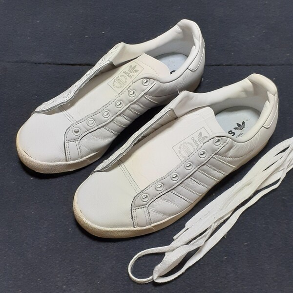 adidas アディダス スニーカー 23.0cm 白系 ランニング ウォーキング レディース