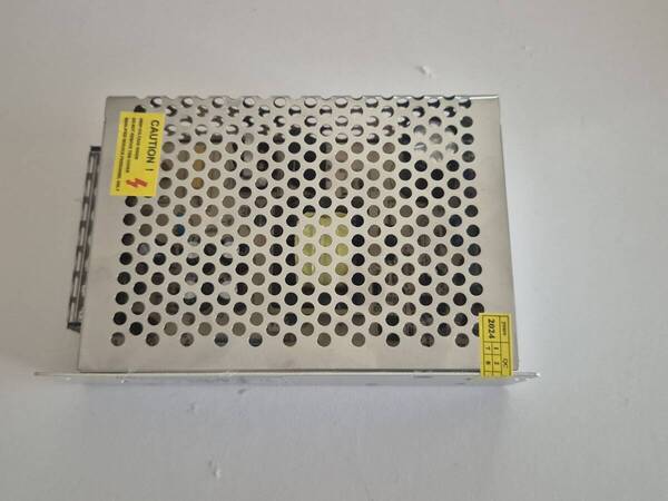 未使用品 180w 100/240V →12V 15A 直流安定化電源