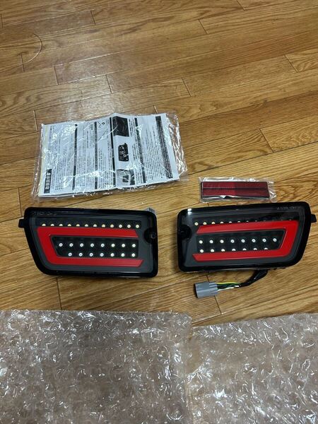 ダイハツ アトレー/ハイゼットカーゴ S700系/S710系 流れるウインカーフルLEDテール黒 左右1set CTD-26B