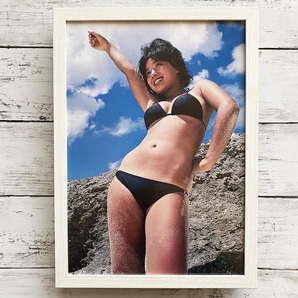 額装品◆榊原郁恵 /水着・ビキニ・グラビア/昭和アイドル/ポスター風広告/A4サイズ額入り/アートフレーム Y4H09-1