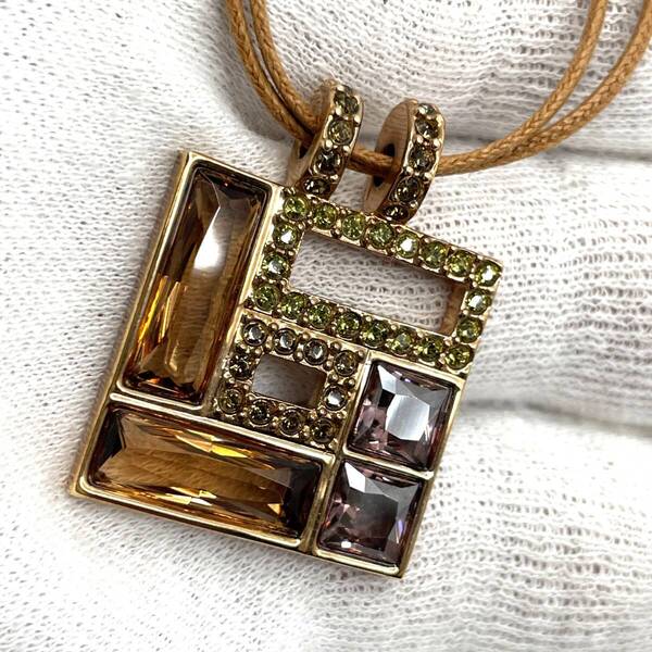 SWAROVSKI スワロフスキー ペンダント ビジュー スクエア クリスタル カラーストーン 色石 ラグジュアリー エレガント