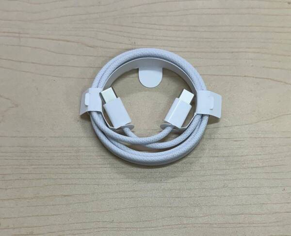 新品未使用 Apple純正 iPhone 15、16 シリーズ USB-C充電ケーブル1mまたはUSB-C端子のiPad、MacBook、AirPodsの付属品だったものです