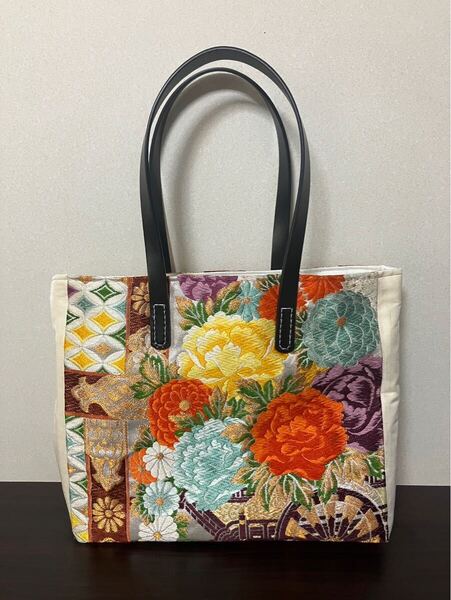 アンズルーム★ちょっと豪華な トートバッグ★ハンドバッグ★帯リメイク★白 花★A4