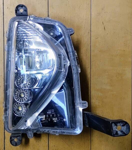 No.280 プリウス 50系 前期 LED フォグライト ランプユニット 右