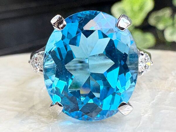 <pt900>大粒 11.5ct ブルートパーズ ダイヤ 0.20ct リング プラチナ 色石