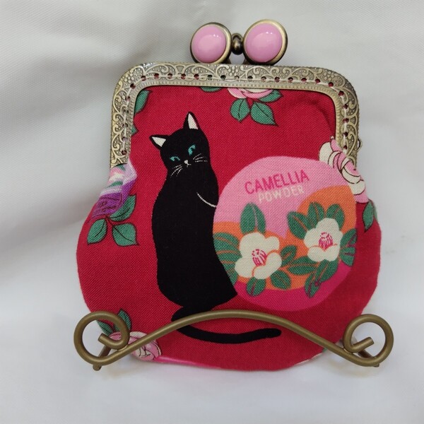 がま口ポーチ 小銭入れ 少し大きめ 黒猫とレトロ化粧品 えんじ ハンドメイド