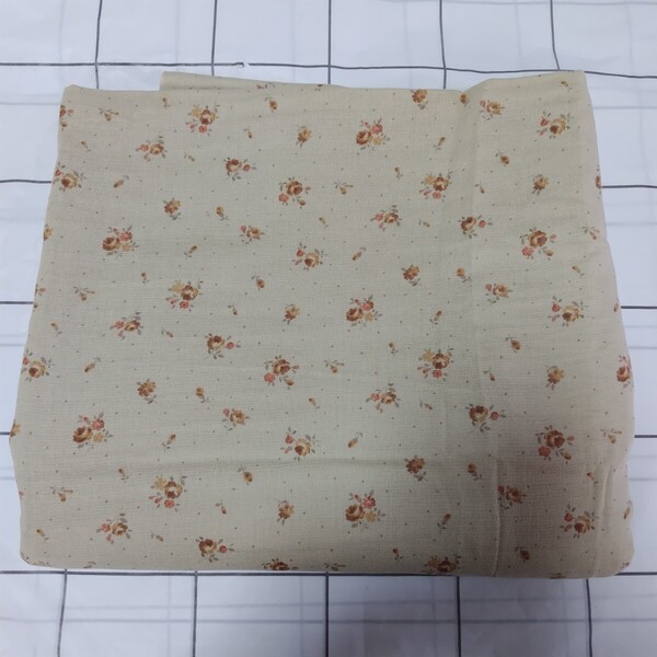 はぎれ ダブルガーゼ生地 薔薇柄 薄茶ベース 108×150