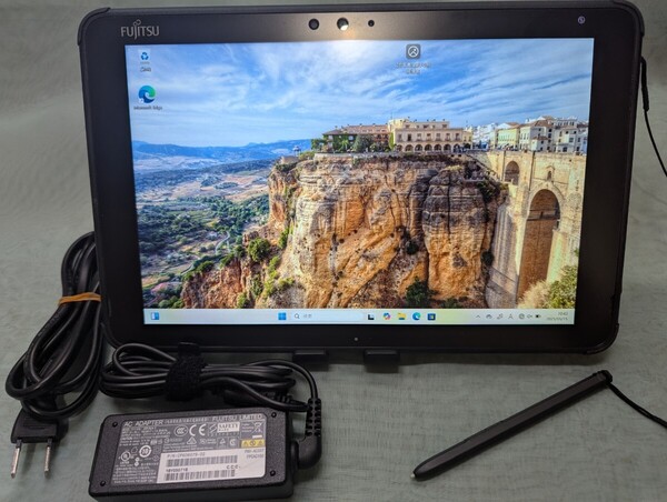 Fujitsu タブレット ARROWS Tab Q5010/DB -Windows11-SSD 128GB