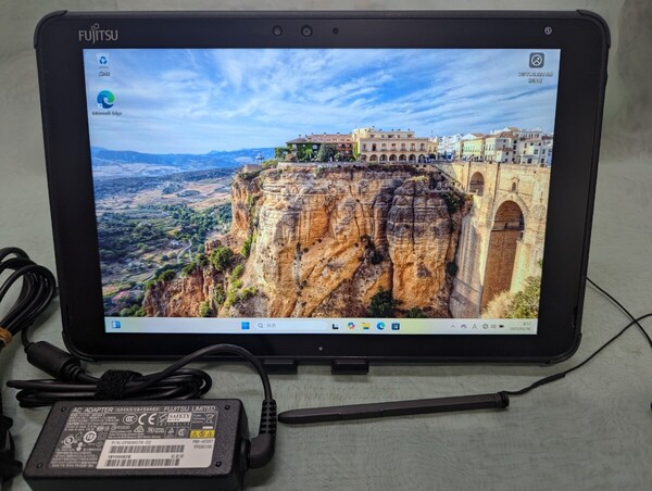 Fujitsu タブレット ARROWS Tab Q5010/DB -Windows11 SSD 128GB