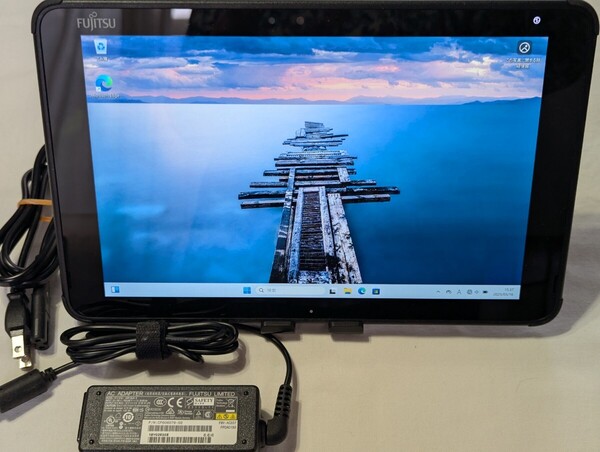 Fujitsu タブレット ARROWS Tab Q5010/DEG Celeron SSD 128GB