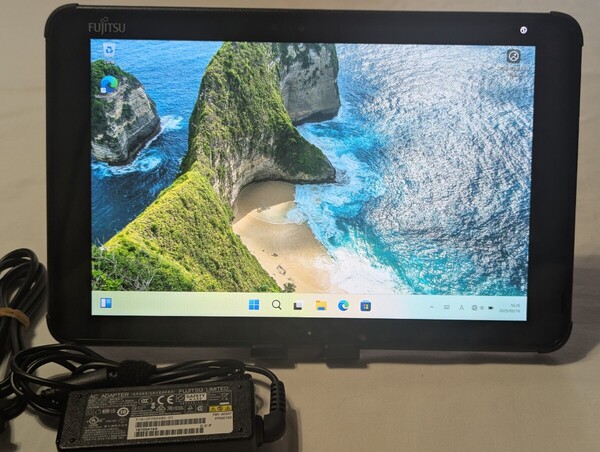 Fujitsu タブレット-ARROWS Tab Q5010/DEG Celeron SSD 128GB