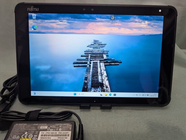 Fujitsu タブレット-ARROWS Tab Q5010/DEG Celeron SSD 128GB