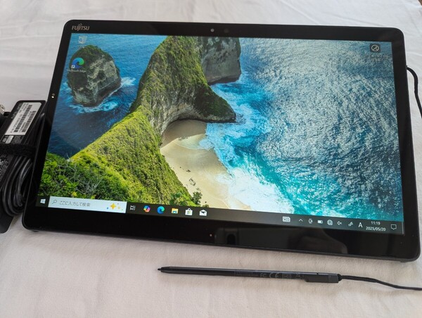 Fujitsu ARROWS Tab Q738/SE Celeron SSD 128GB