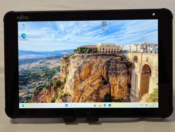 Fujitsu タブレット-ARROWS Tab Q5010/DEG Celeron SSD 128GB