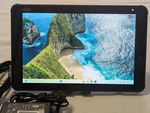 Fujitsu タブレット-ARROWS Tab Q5010/DEG Celeron SSD 128GB