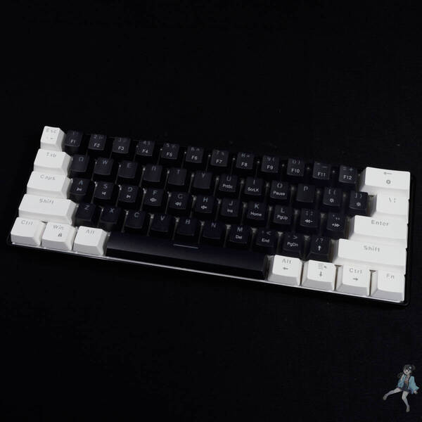Snpurdiri コンパクトゲーミングキーボード V900 英語キー メカニカルキーボード 青軸系【開梱・通電のみ】