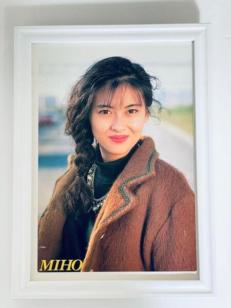 中山美穂 切り抜き B5額縁付き ポスター風 デッドストック レア 希少