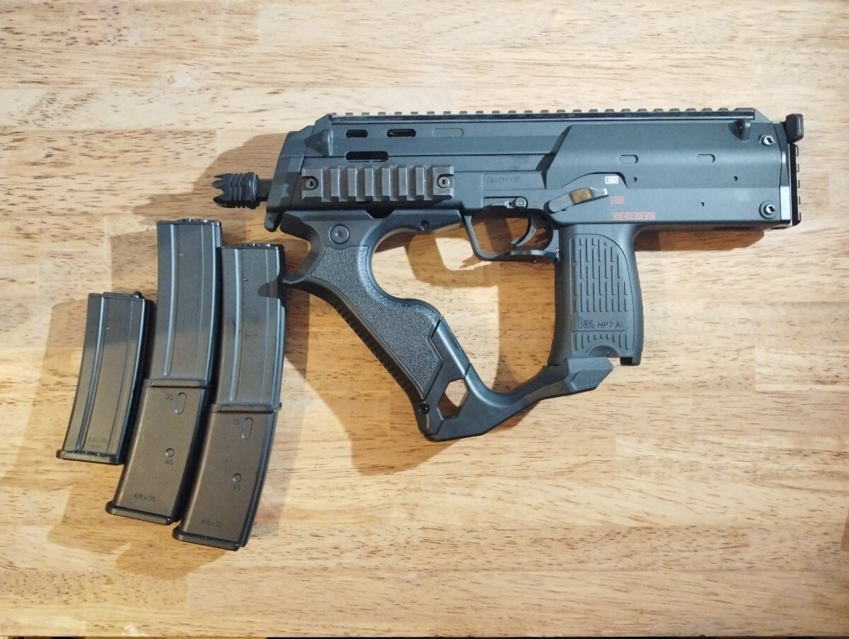 電動コンパクトマシンガン MP7A1 カスタムモデル