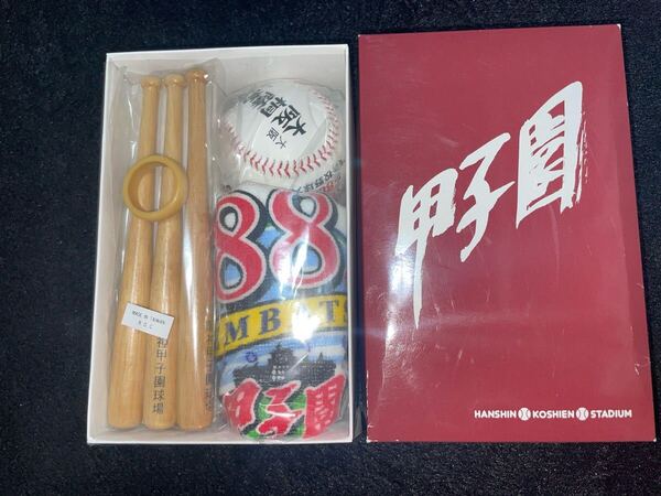 即決 ゆうパック匿名送料無料 新品未使用 高校野球 甲子園 大阪桐蔭高校グッズ 硬球ボール バットスタンド タオル 箱付き