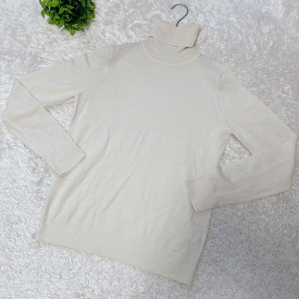 美品 【ユニクロ】 エクストラファインメリノタートルネックセーター M 白
