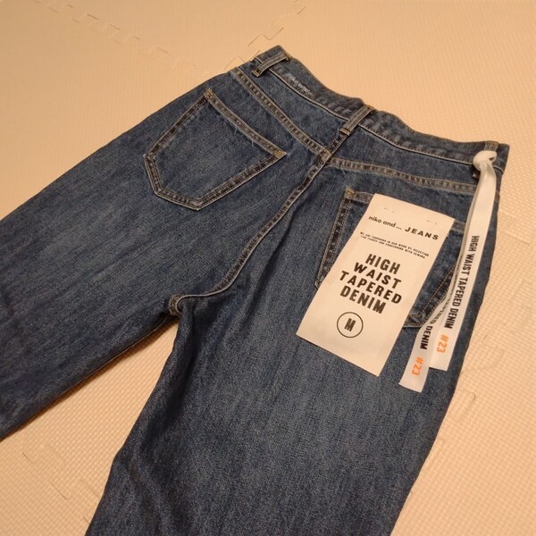 niko and... JEANS センタープレス テーパード ジーンズ ジーパン デニム ハイウエスト 未使用 タグ付き ニコアンド ブルー M