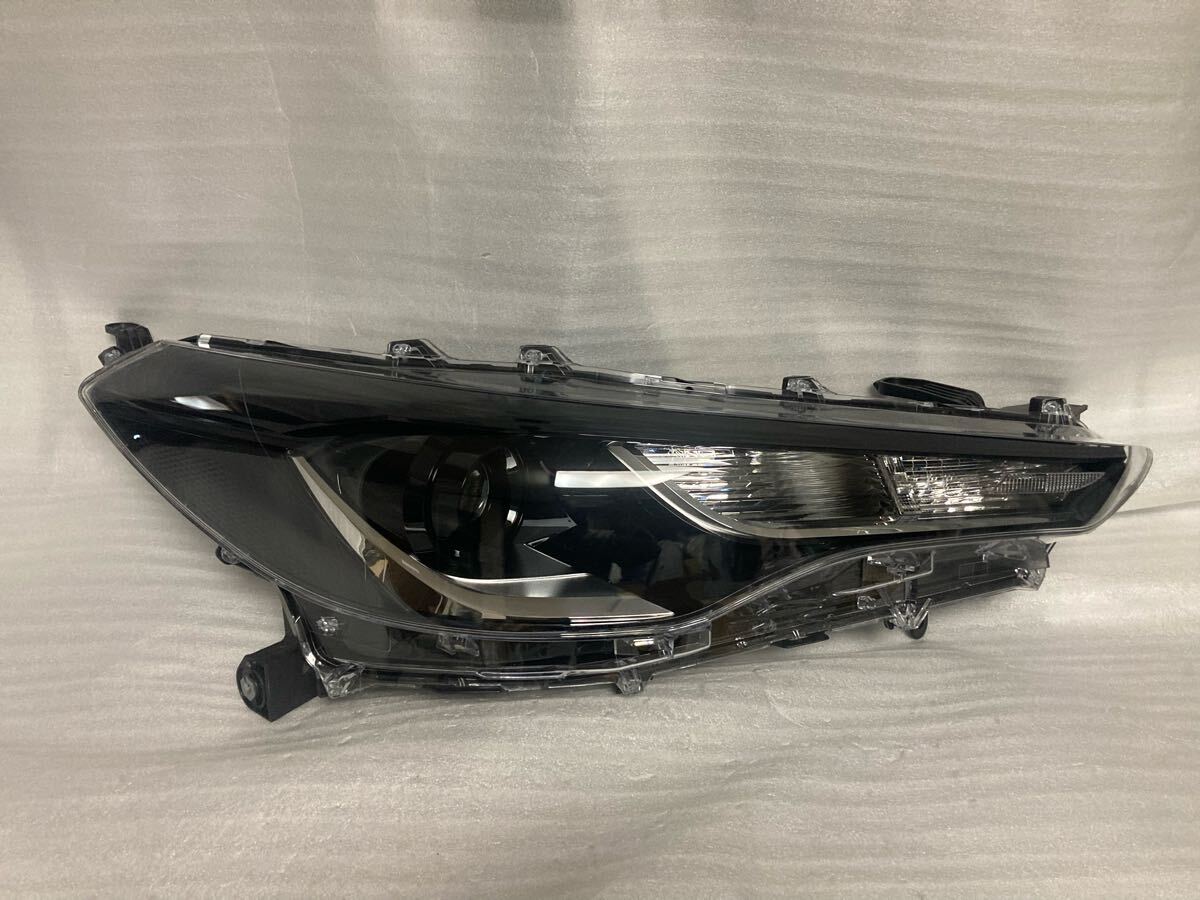 レンズ美品 補修済み 即決 トヨタ純正 カローラクロス 上級