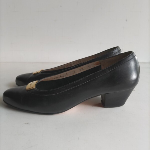 Salvatore Ferragamo boutique サルヴァトーレ・フェラガモ パンプス ブラック 牛革/革底 サイズ51/2/22.5cm イタリア製 ユーズド品