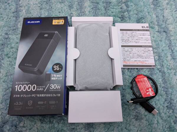 ◎0705u1046 エレコム モバイルバッテリー 30W 10000mAh 残量表示 PD対応 3ポート ケーブル付属 ブラック DE-C51L-10000BK